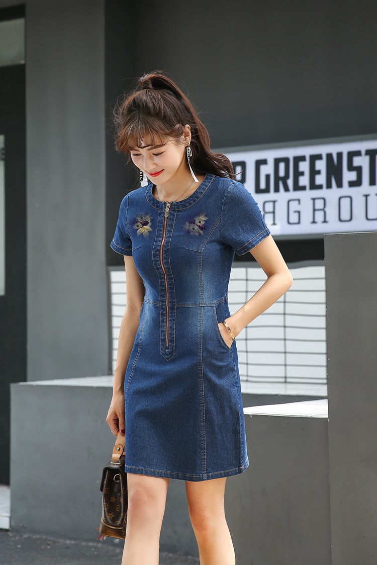 ĐẦM JEAN FORM A THÊU HOA KHÓA KÉO TRƯỚC NGỰC